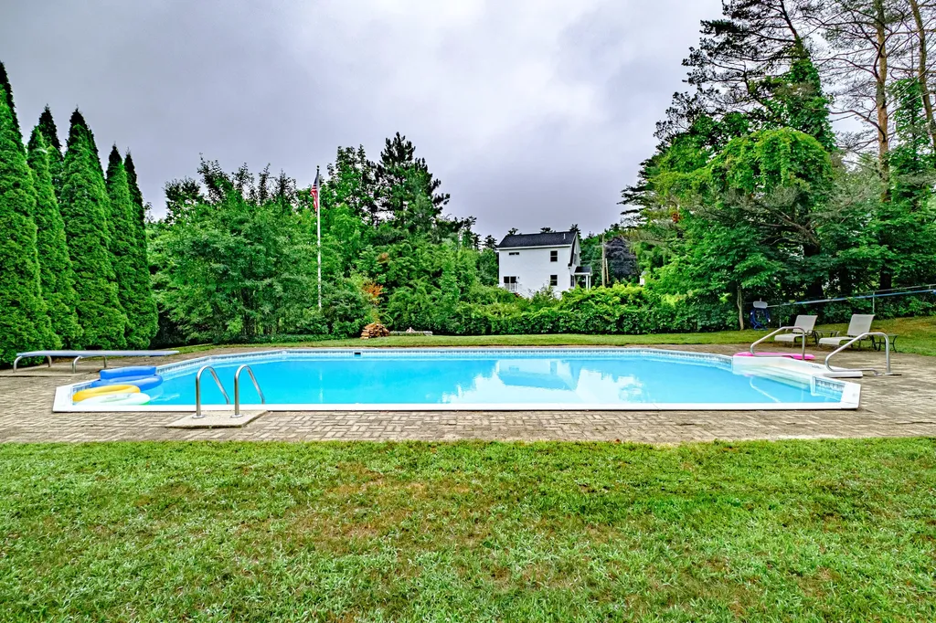 5 Woodward Lane Falmouth ME 04105