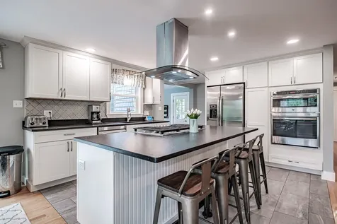 5 Woodward Lane Falmouth ME 04105