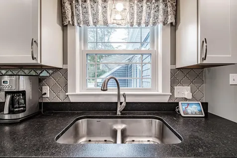 5 Woodward Lane Falmouth ME 04105