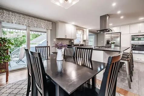 5 Woodward Lane Falmouth ME 04105