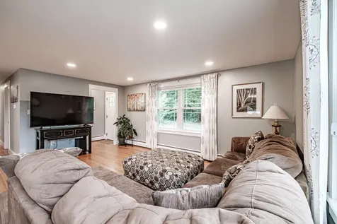 5 Woodward Lane Falmouth ME 04105