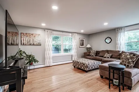 5 Woodward Lane Falmouth ME 04105
