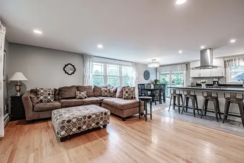 5 Woodward Lane Falmouth ME 04105