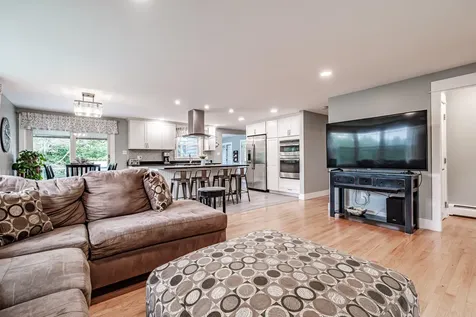 5 Woodward Lane Falmouth ME 04105