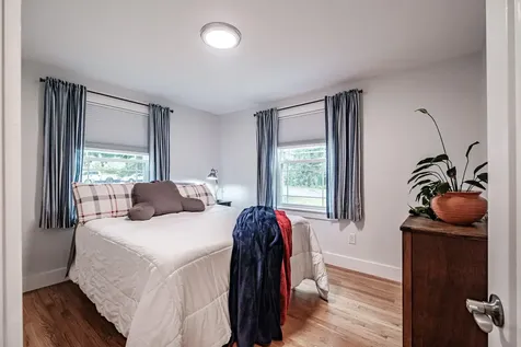 5 Woodward Lane Falmouth ME 04105