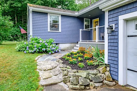 5 Woodward Lane Falmouth ME 04105