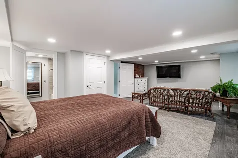 5 Woodward Lane Falmouth ME 04105