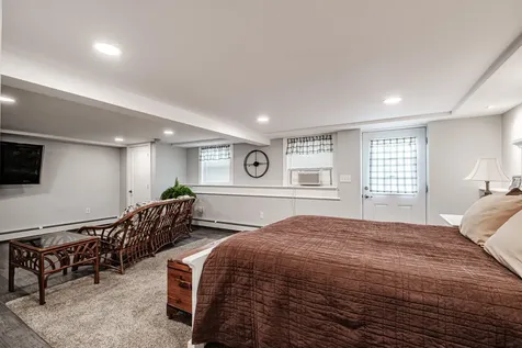 5 Woodward Lane Falmouth ME 04105