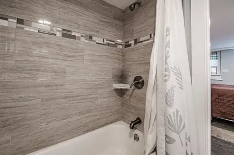 5 Woodward Lane Falmouth ME 04105