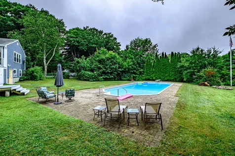 5 Woodward Lane Falmouth ME 04105