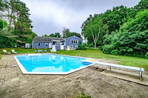 5 Woodward Lane Falmouth ME 04105