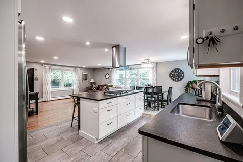 5 Woodward Lane Falmouth ME 04105