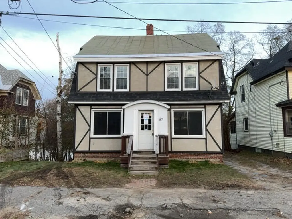87 Highland Avenue Millinocket ME 04462