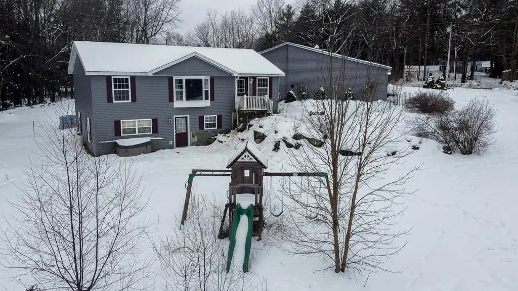 5 Fairview Drive Leeds ME 04263