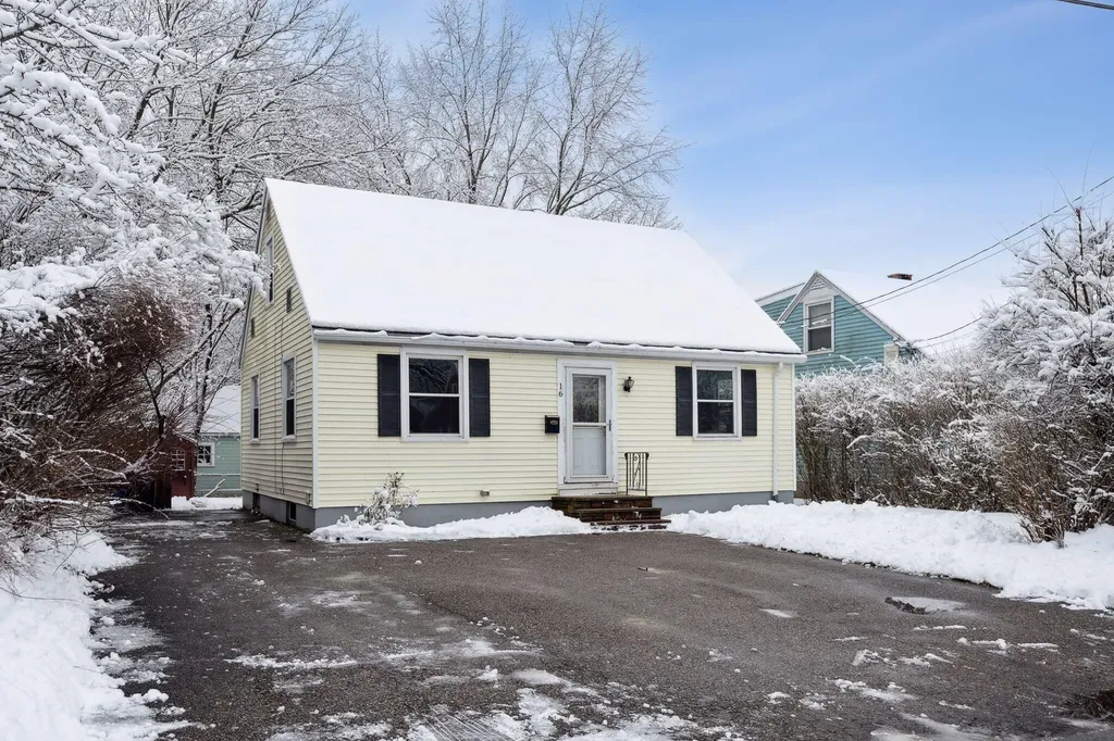 16 Arundel Road Portland ME 04103