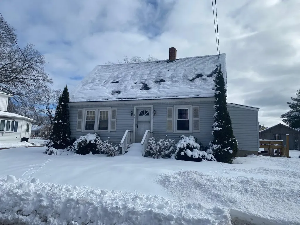 21 Mountainview Avenue Porter ME 04068