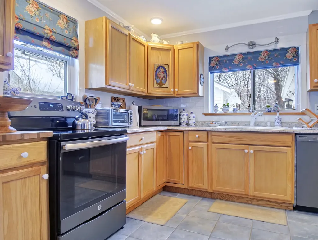 727 Main Street Monmouth ME 04259