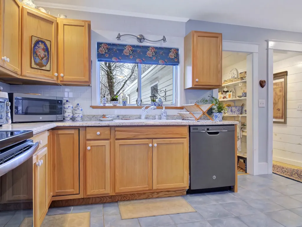 727 Main Street Monmouth ME 04259