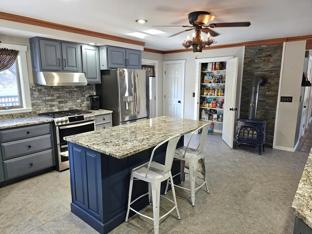 24 Woodman Lane Leeds ME 04263