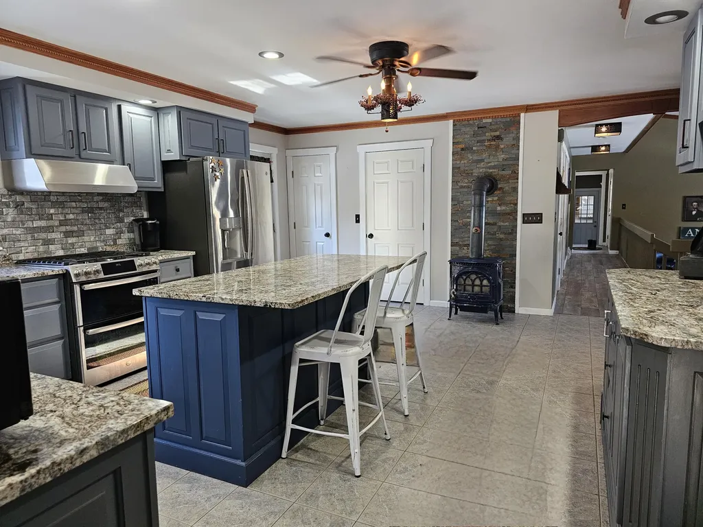 24 Woodman Lane Leeds ME 04263
