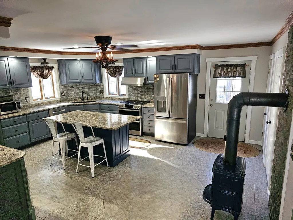 24 Woodman Lane Leeds ME 04263
