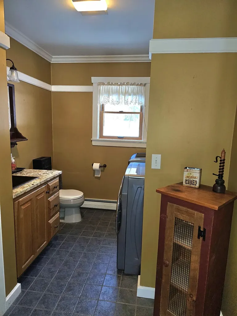 24 Woodman Lane Leeds ME 04263