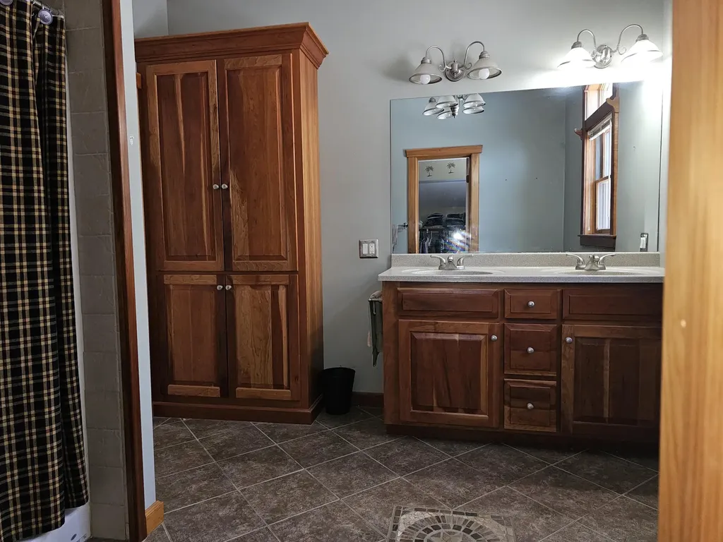 24 Woodman Lane Leeds ME 04263