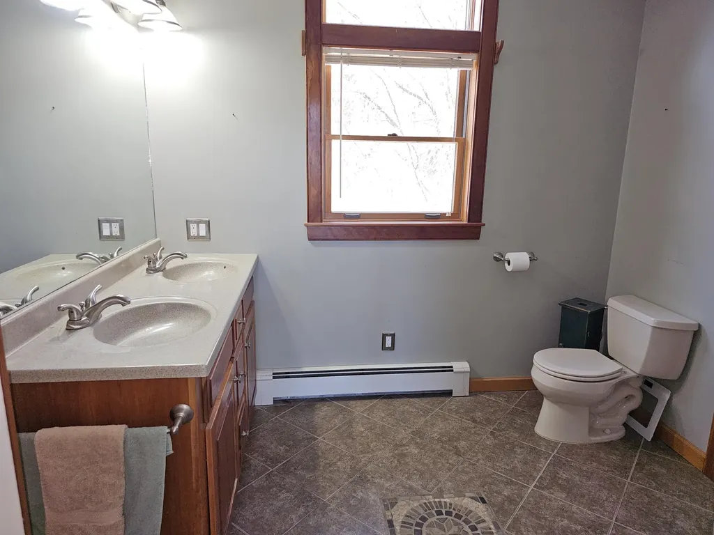 24 Woodman Lane Leeds ME 04263