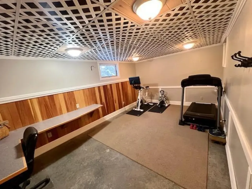 24 Woodman Lane Leeds ME 04263
