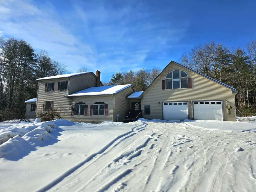 24 Woodman Lane Leeds ME 04263