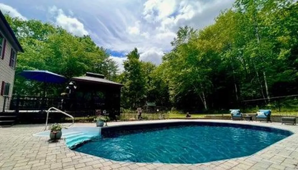 24 Woodman Lane Leeds ME 04263