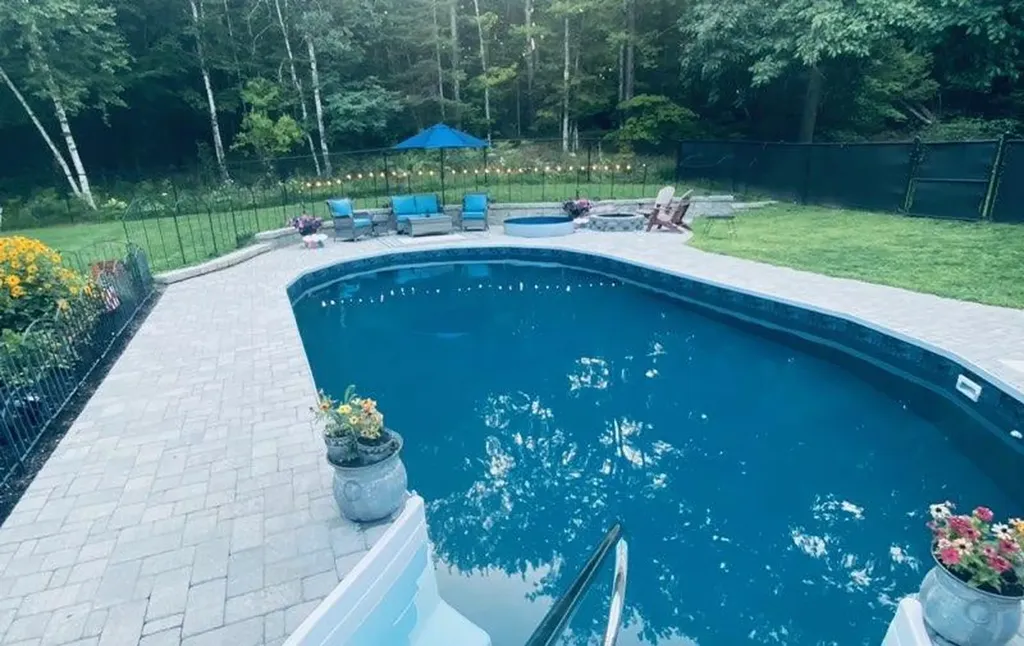 24 Woodman Lane Leeds ME 04263