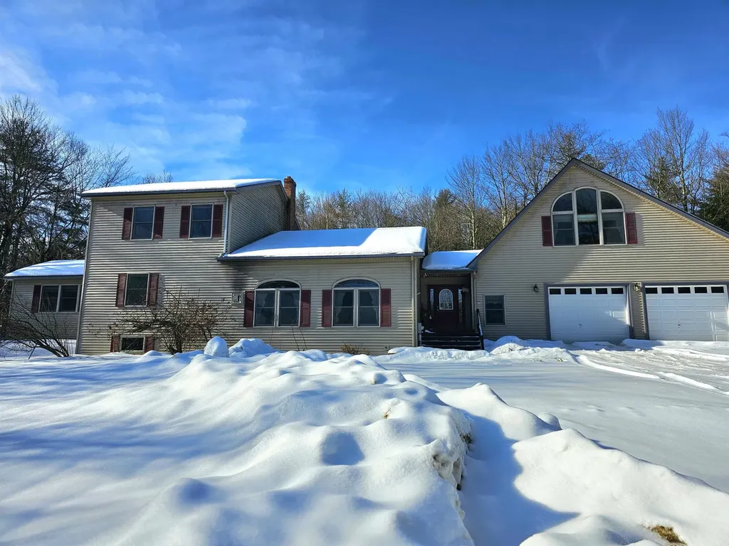 24 Woodman Lane Leeds ME 04263