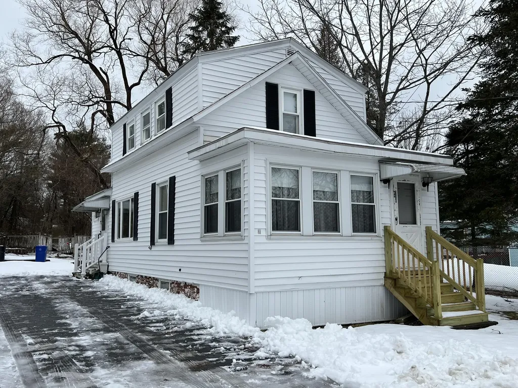 7 Carew Avenue Lewiston ME 04240