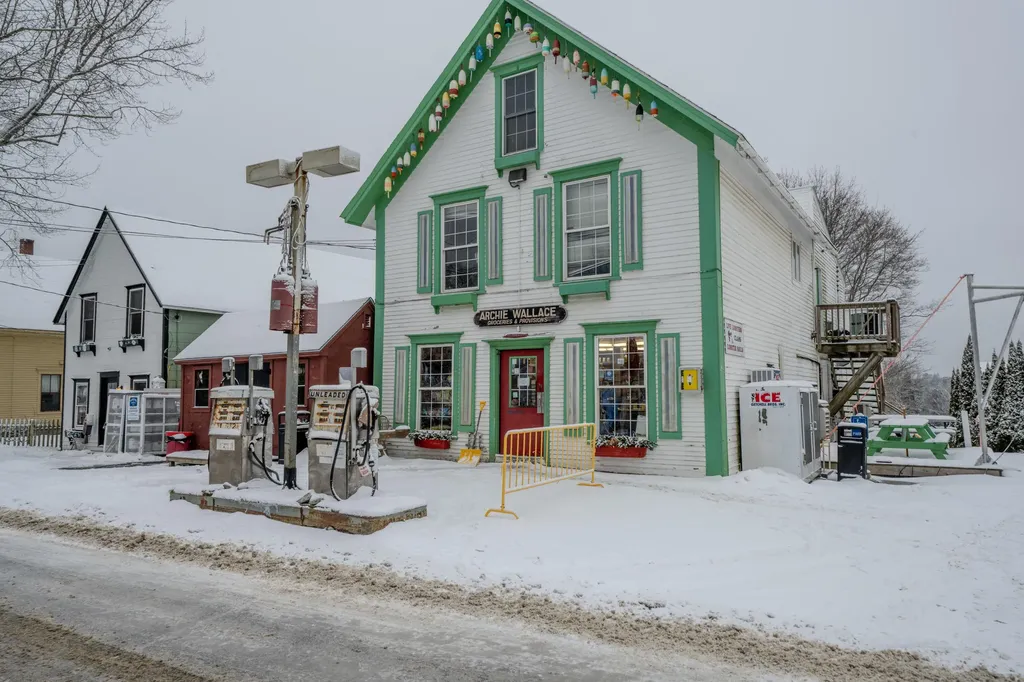 11 Harbor Road Friendship ME 04547