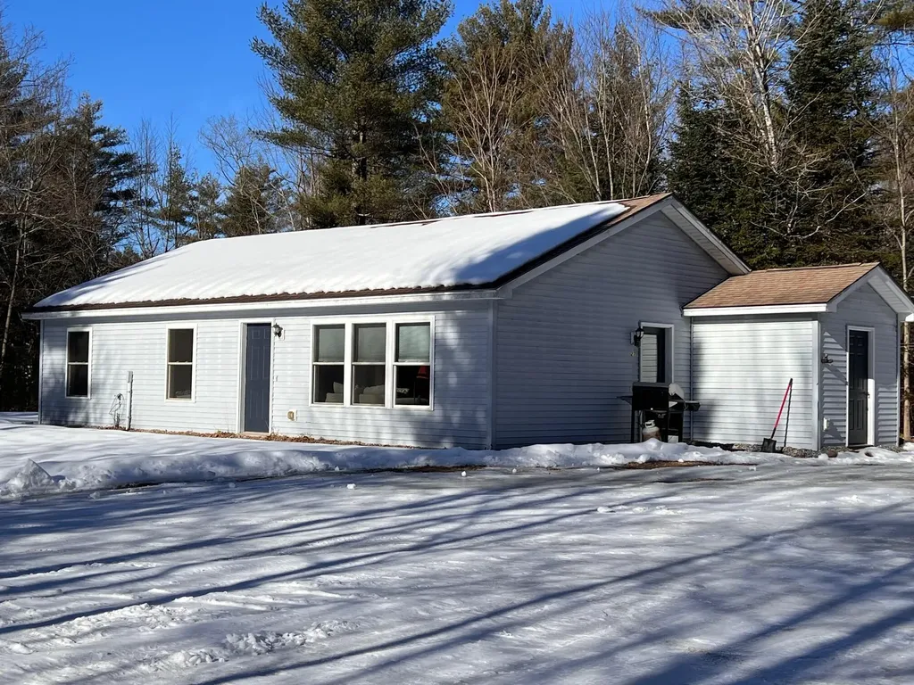 27 Lowmoor Drive Leeds ME 04263