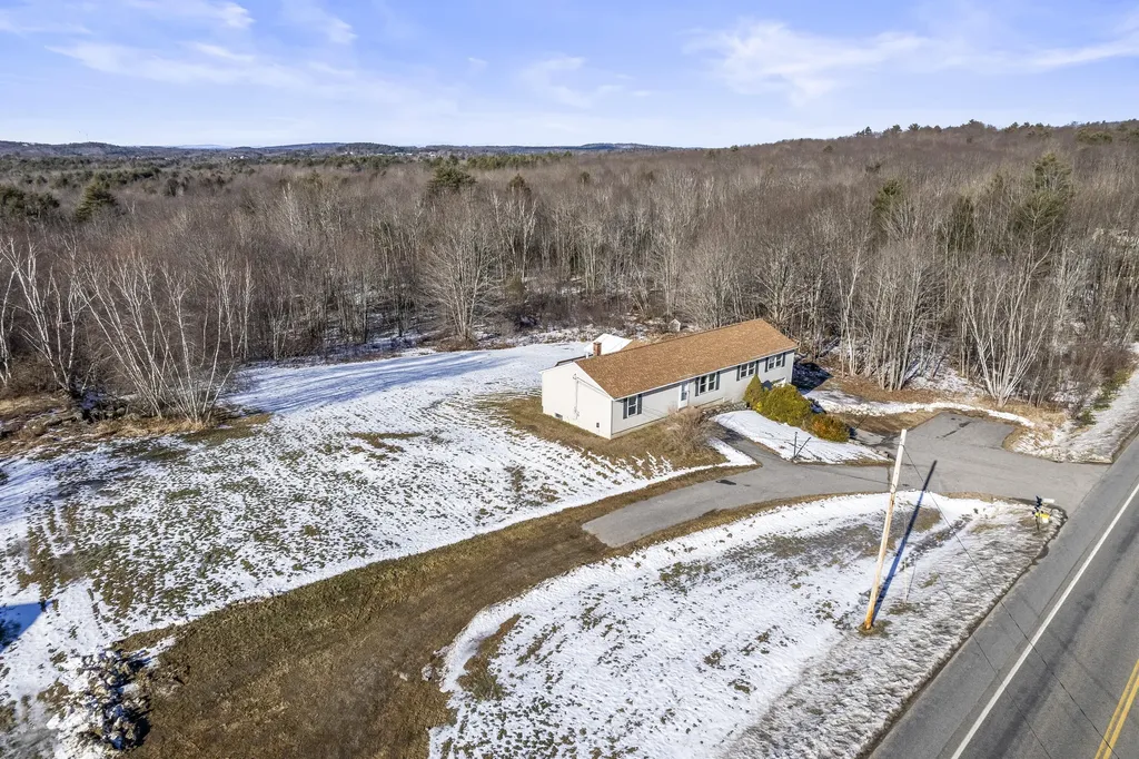 643 Middle Road Sabattus ME 04280