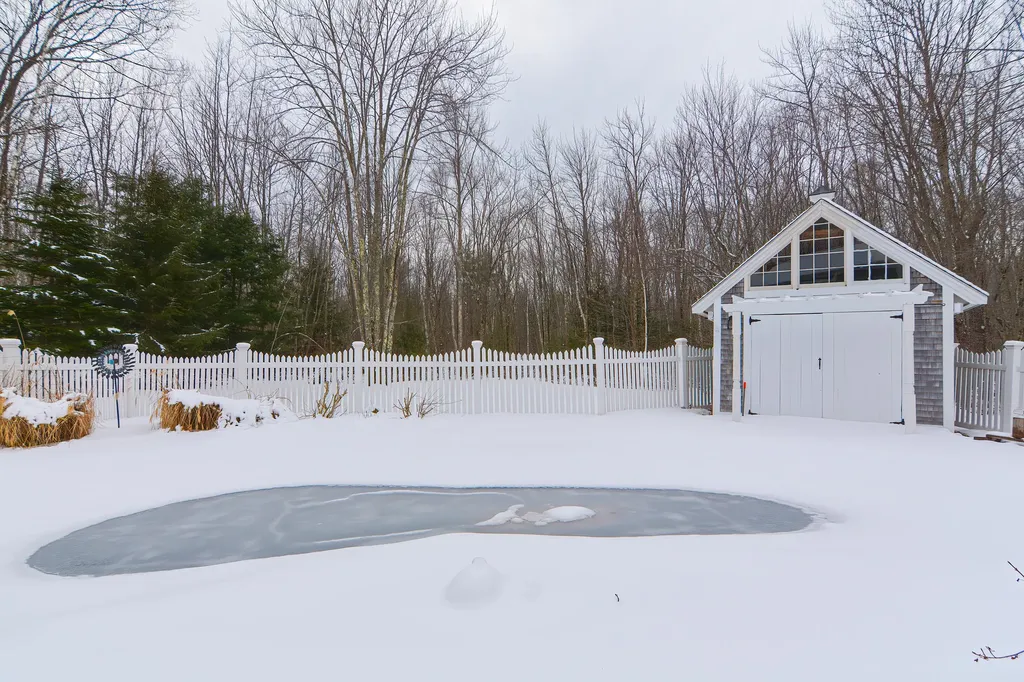 16 Chapman Lane Kennebunk ME 04043