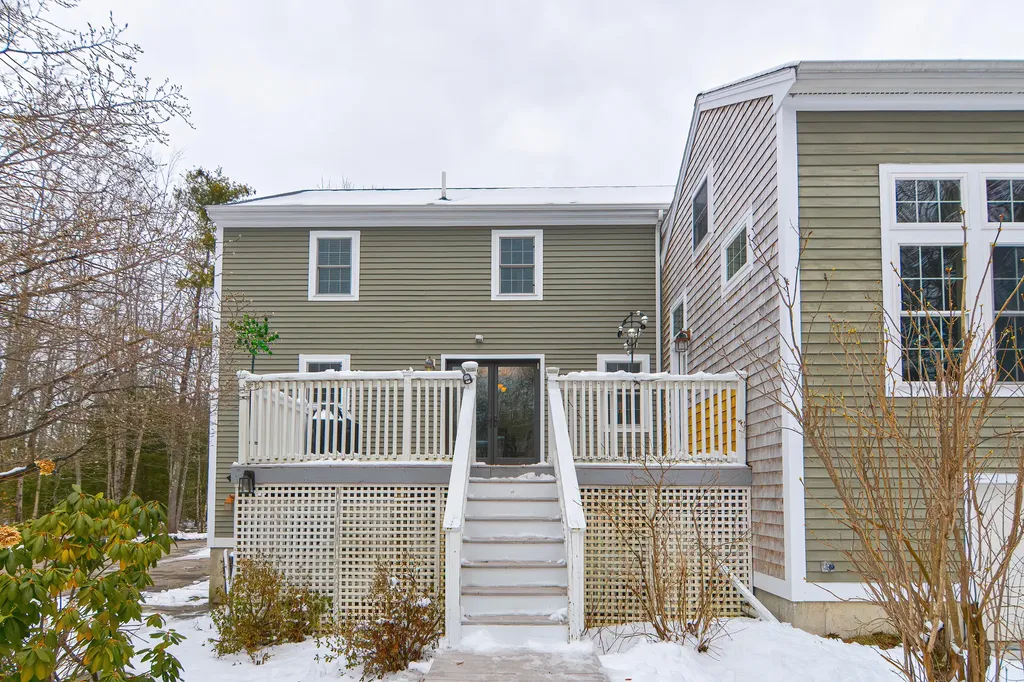 16 Chapman Lane Kennebunk ME 04043