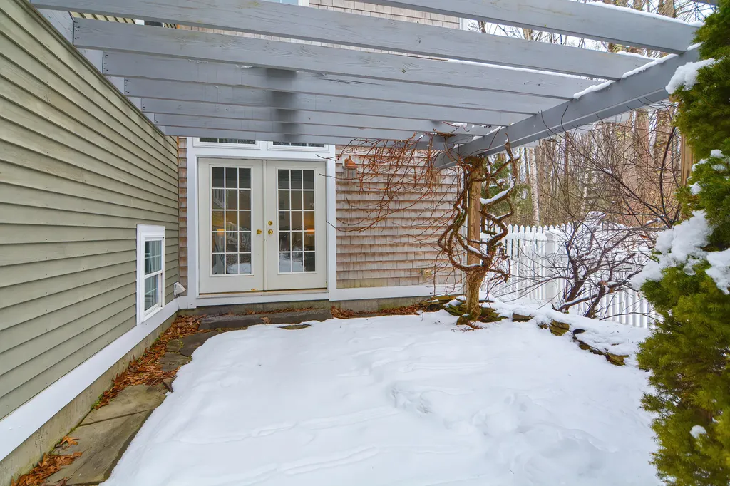 16 Chapman Lane Kennebunk ME 04043