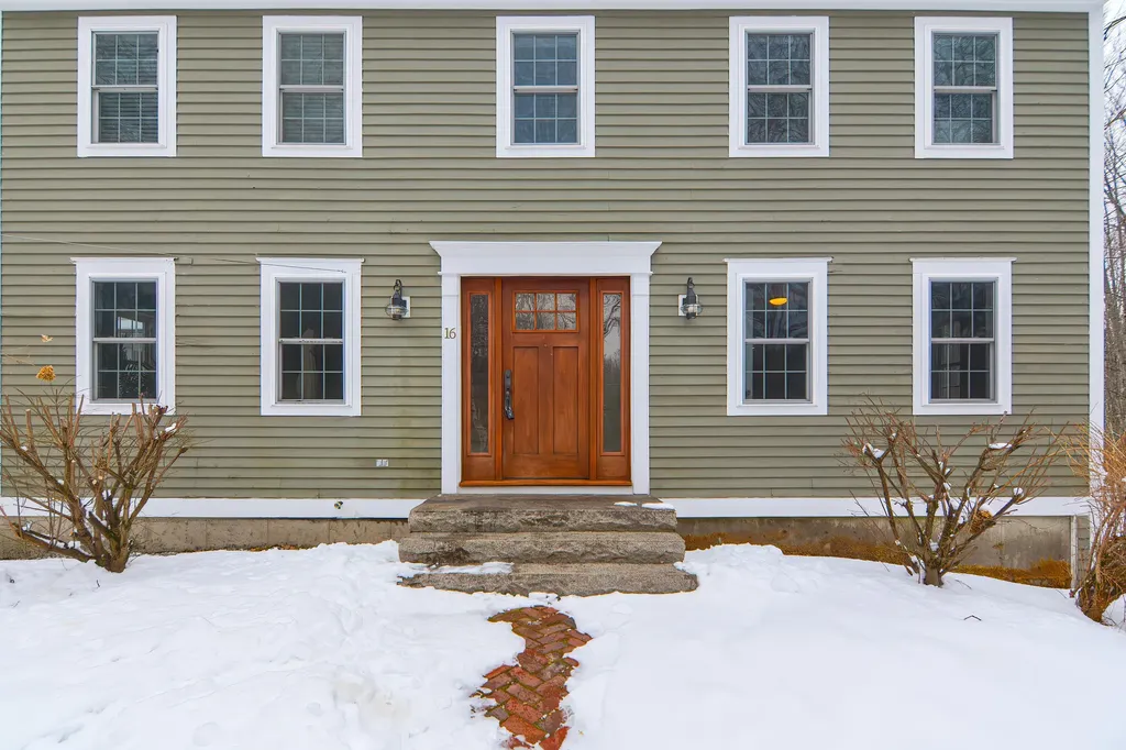 16 Chapman Lane Kennebunk ME 04043