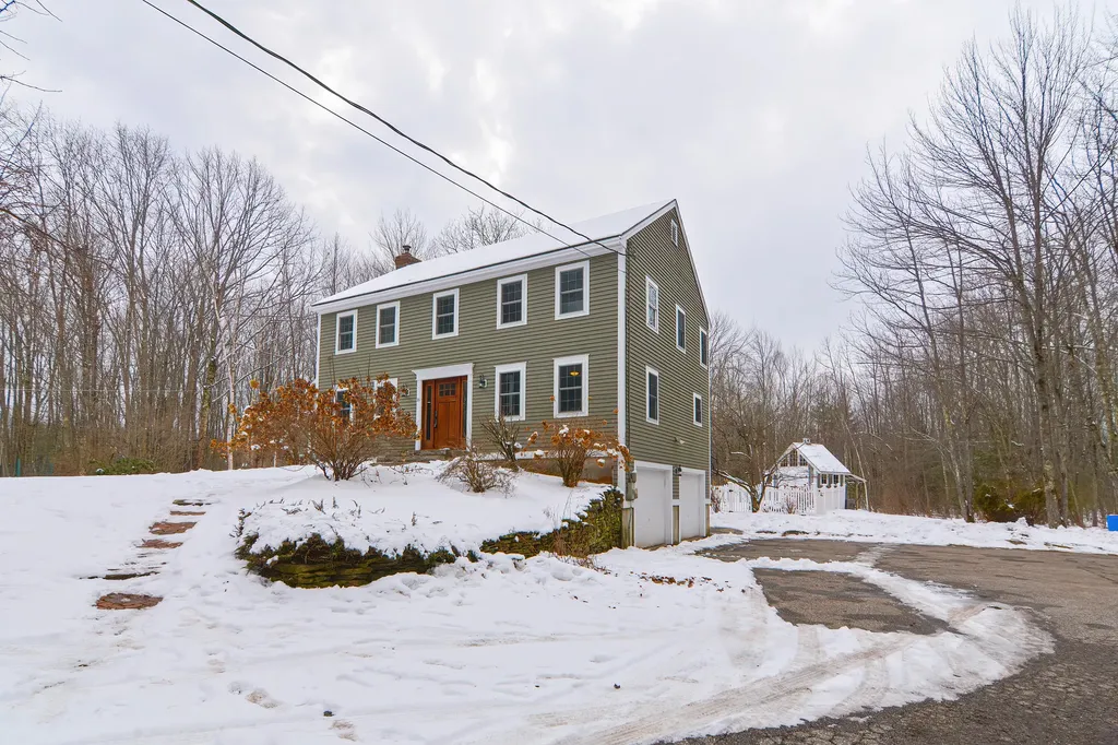 16 Chapman Lane Kennebunk ME 04043