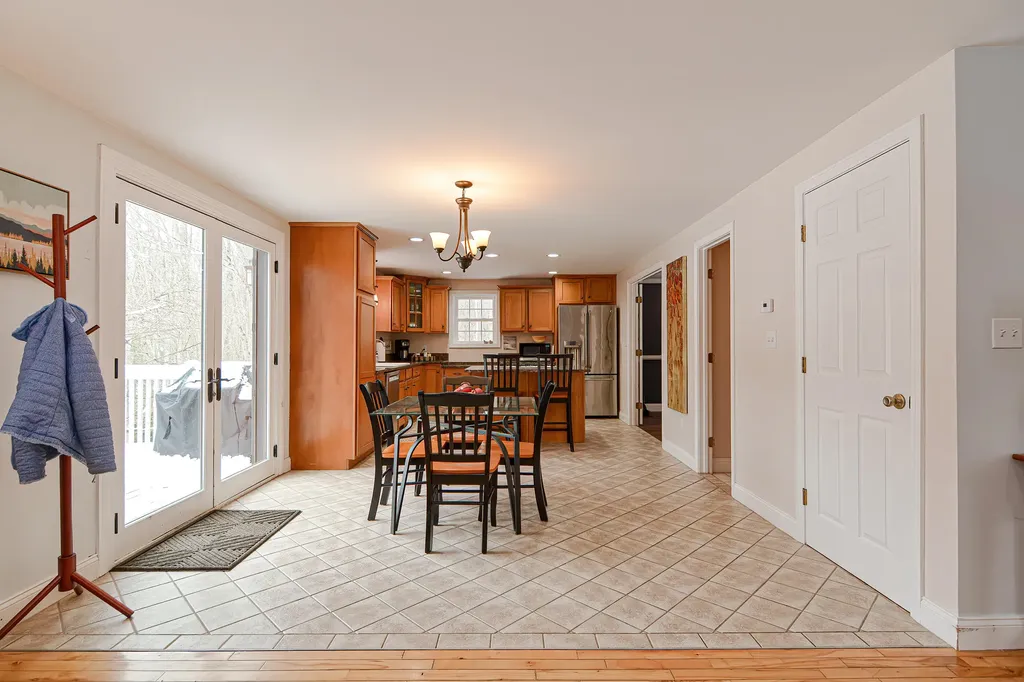 16 Chapman Lane Kennebunk ME 04043