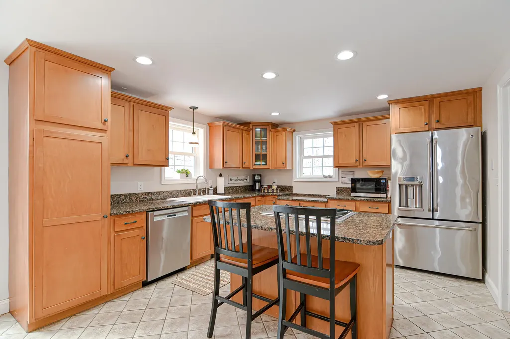 16 Chapman Lane Kennebunk ME 04043