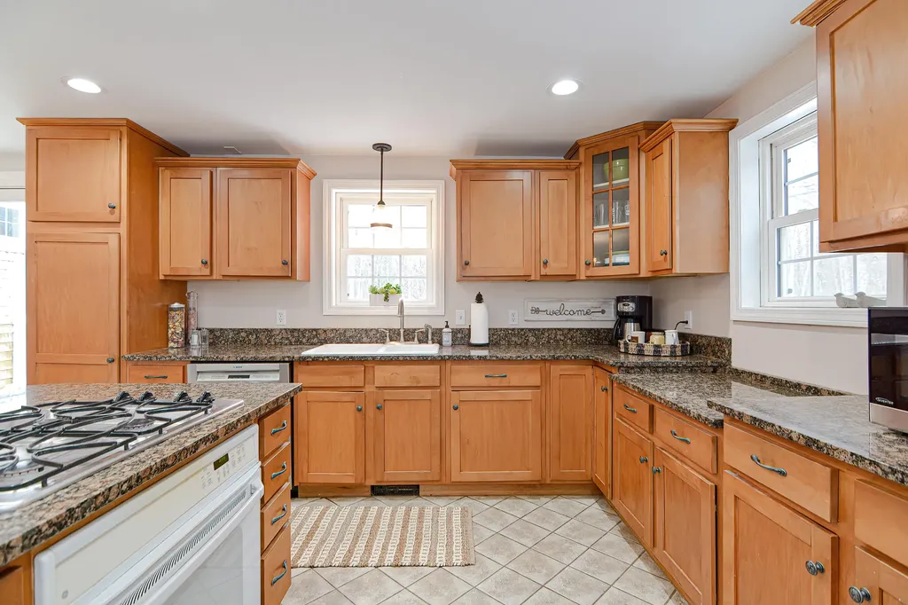 16 Chapman Lane Kennebunk ME 04043