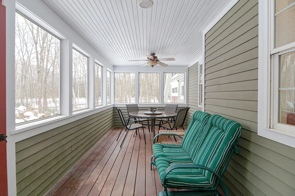 16 Chapman Lane Kennebunk ME 04043