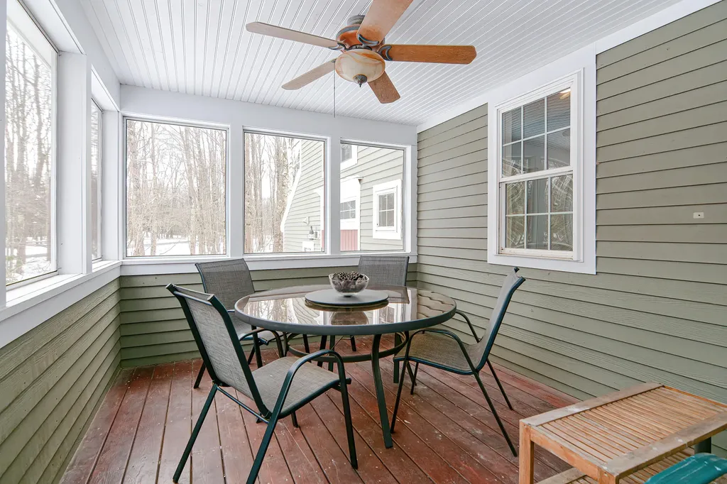 16 Chapman Lane Kennebunk ME 04043