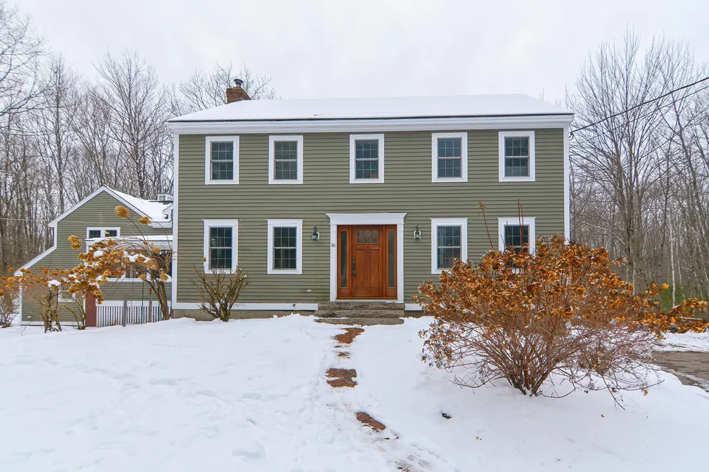 16 Chapman Lane Kennebunk ME 04043