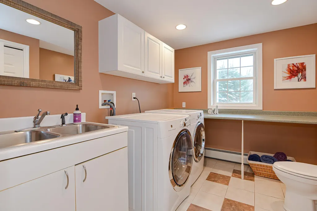 16 Chapman Lane Kennebunk ME 04043