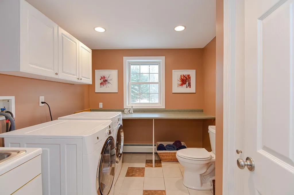 16 Chapman Lane Kennebunk ME 04043
